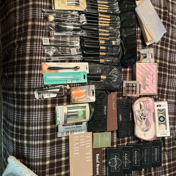 Make up bundle - Picture 2 of 2